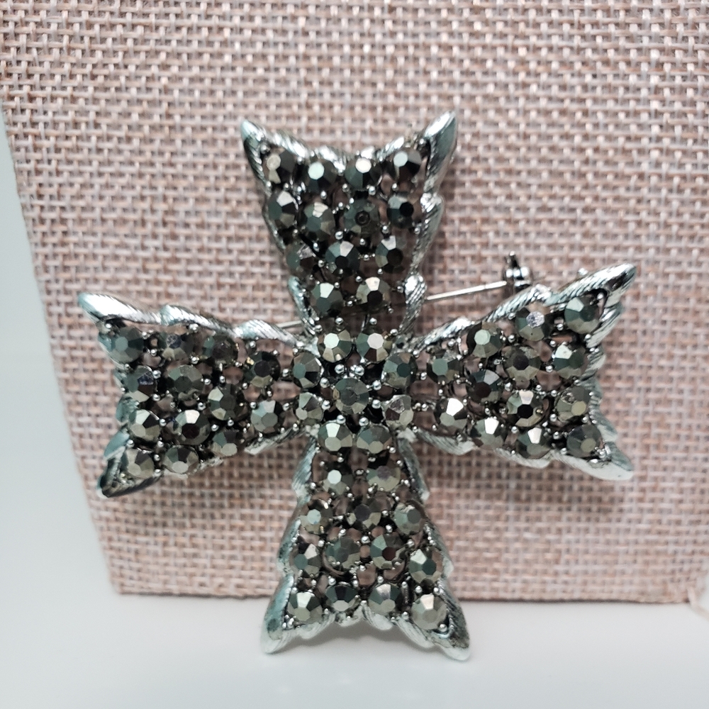 Vintage Weiss Maltese Cross Brooch